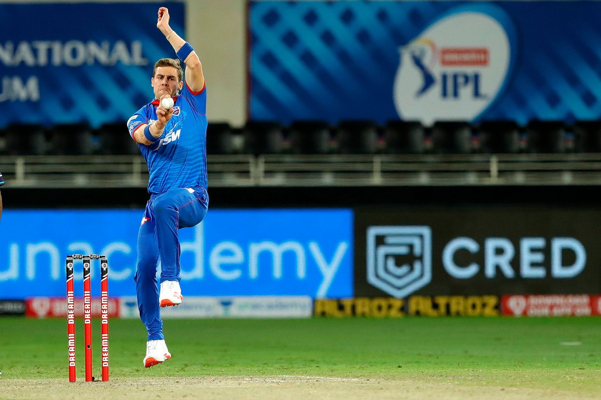 Anrich Nortje took 3 wickets for 33 runs against RCB