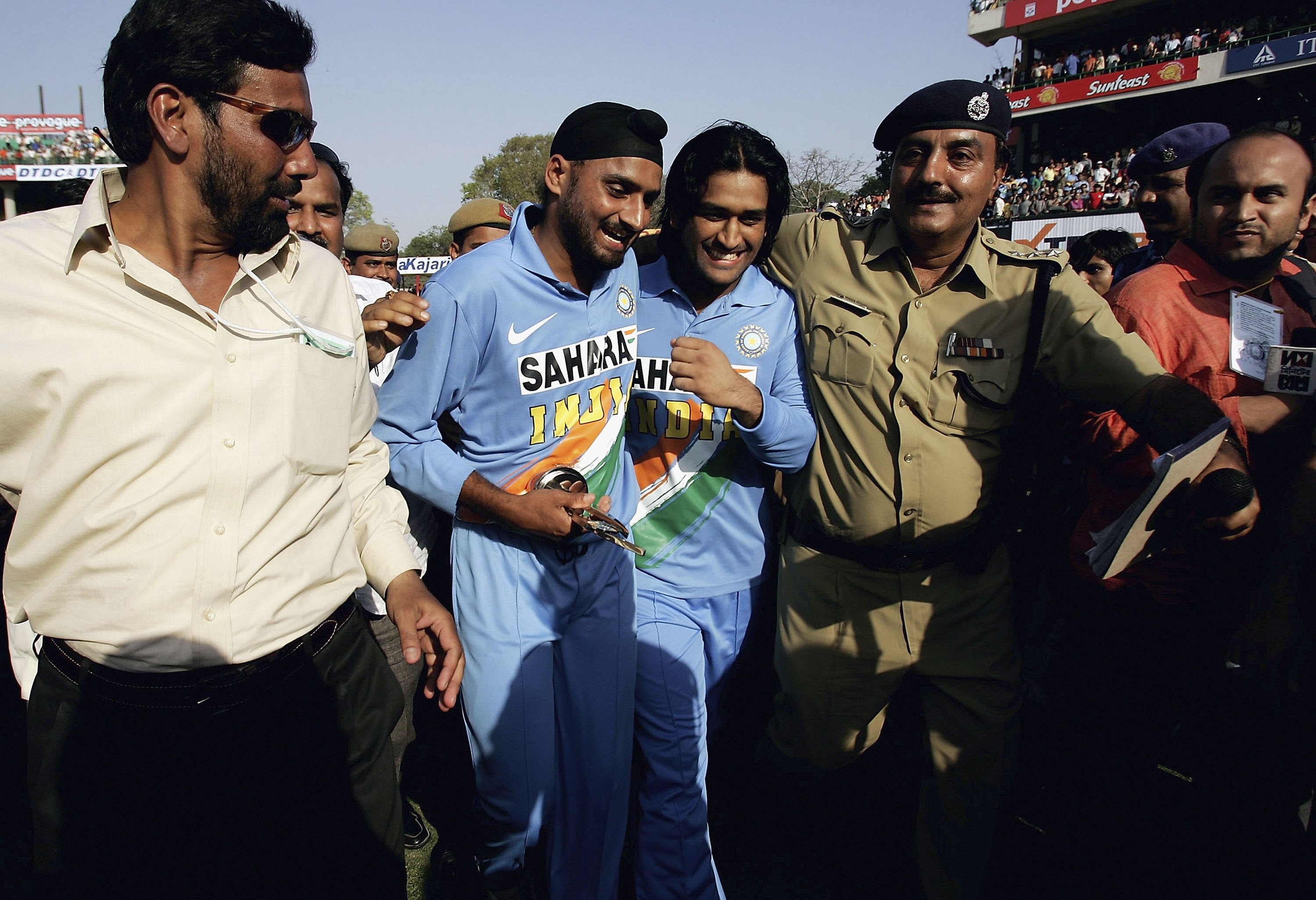 MS Dhoni and Harbhajan Singh play together at CSK
