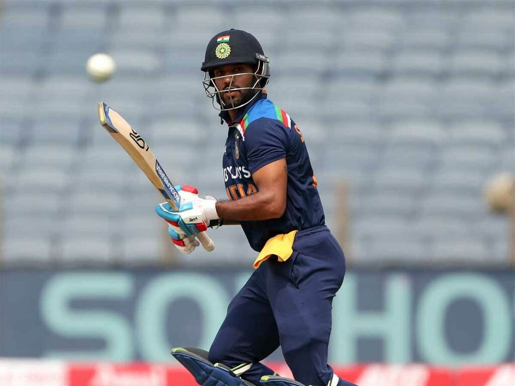 Saba Karim is of the opinion that Shikhar Dhawan shouldn't be included for the South Africa squad